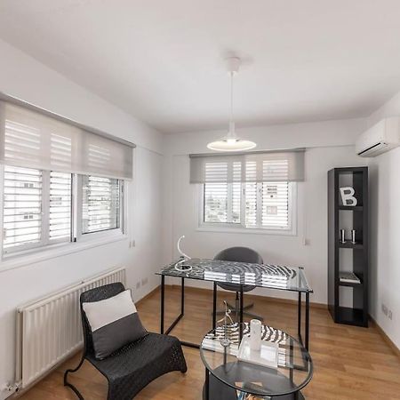 Ferienwohnung Luxurious Bright & Stylish 2Br With Office In Nikosia Exterior foto