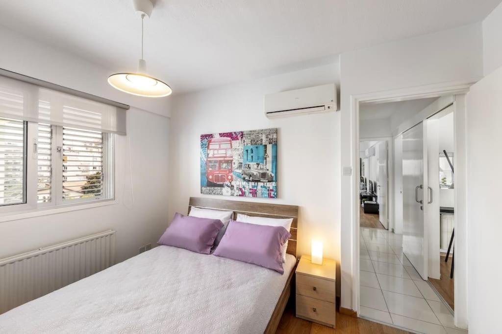 Ferienwohnung Luxurious Bright & Stylish 2Br With Office In Nikosia Exterior foto