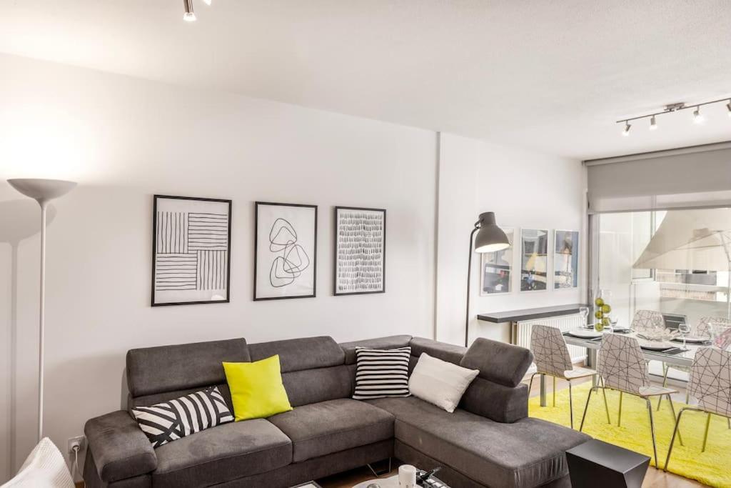 Ferienwohnung Luxurious Bright & Stylish 2Br With Office In Nikosia Exterior foto