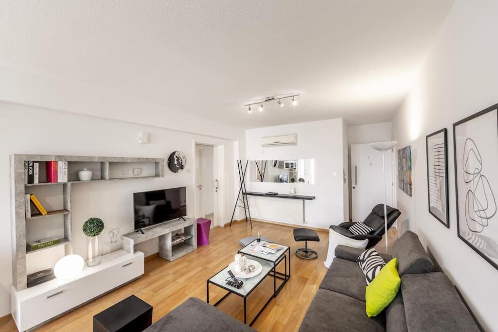 Ferienwohnung Luxurious Bright & Stylish 2Br With Office In Nikosia Exterior foto